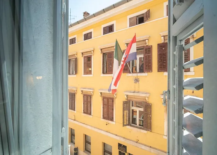 Stelle D'oro Ρόβινι